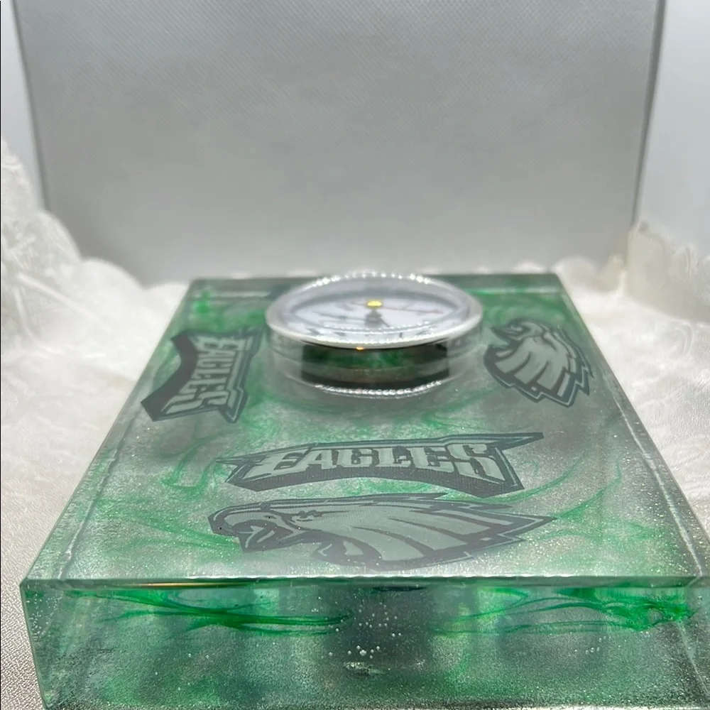 Green and Silver Decorative Clock - Picture 11 of 12